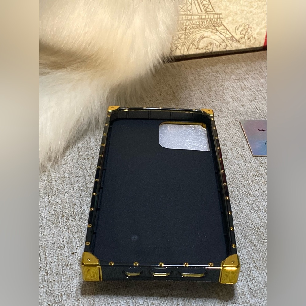 Source Unknown Black and Gold Trunk-Style Phone Case - Picture 6 of 14